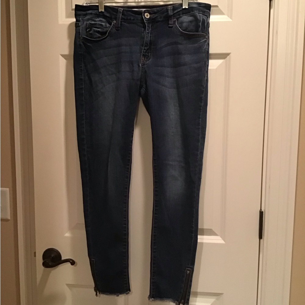 Kancan junior size 11 jeans withh zipper ankl closures